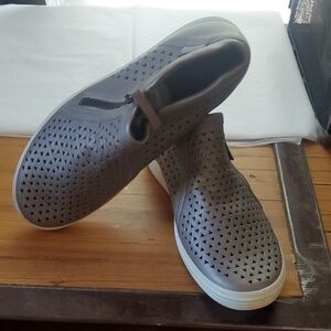 Men's Slip-On Perforated Casual Shoe - Gray